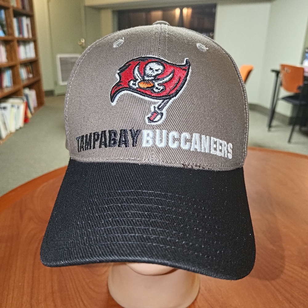 Reebok NFL Tampabiay Embroidered Logo Men Strap-on Hat Cap OS